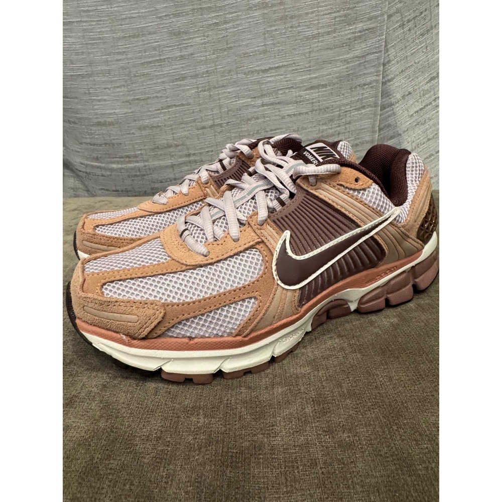 Nike Air Zoom Vomero 5 sneakers in a dusted clay color, HF1553-200, Men size 7.5